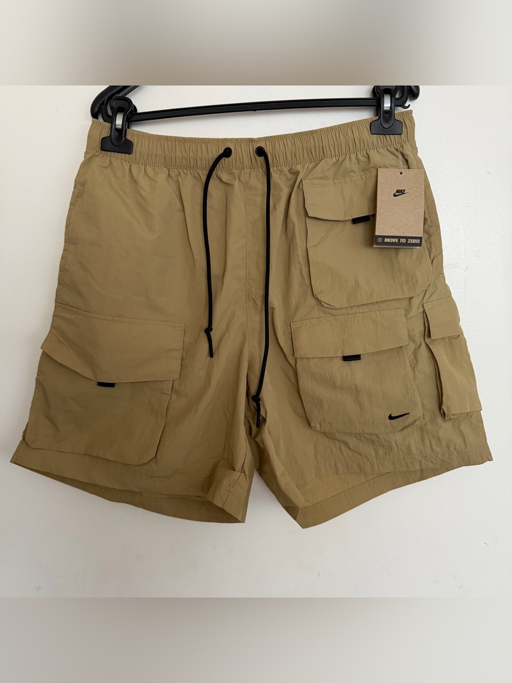 Men’s Nike Tech Woven Cargo Loose Fit Above Knee Shorts Parachute Beige Size M